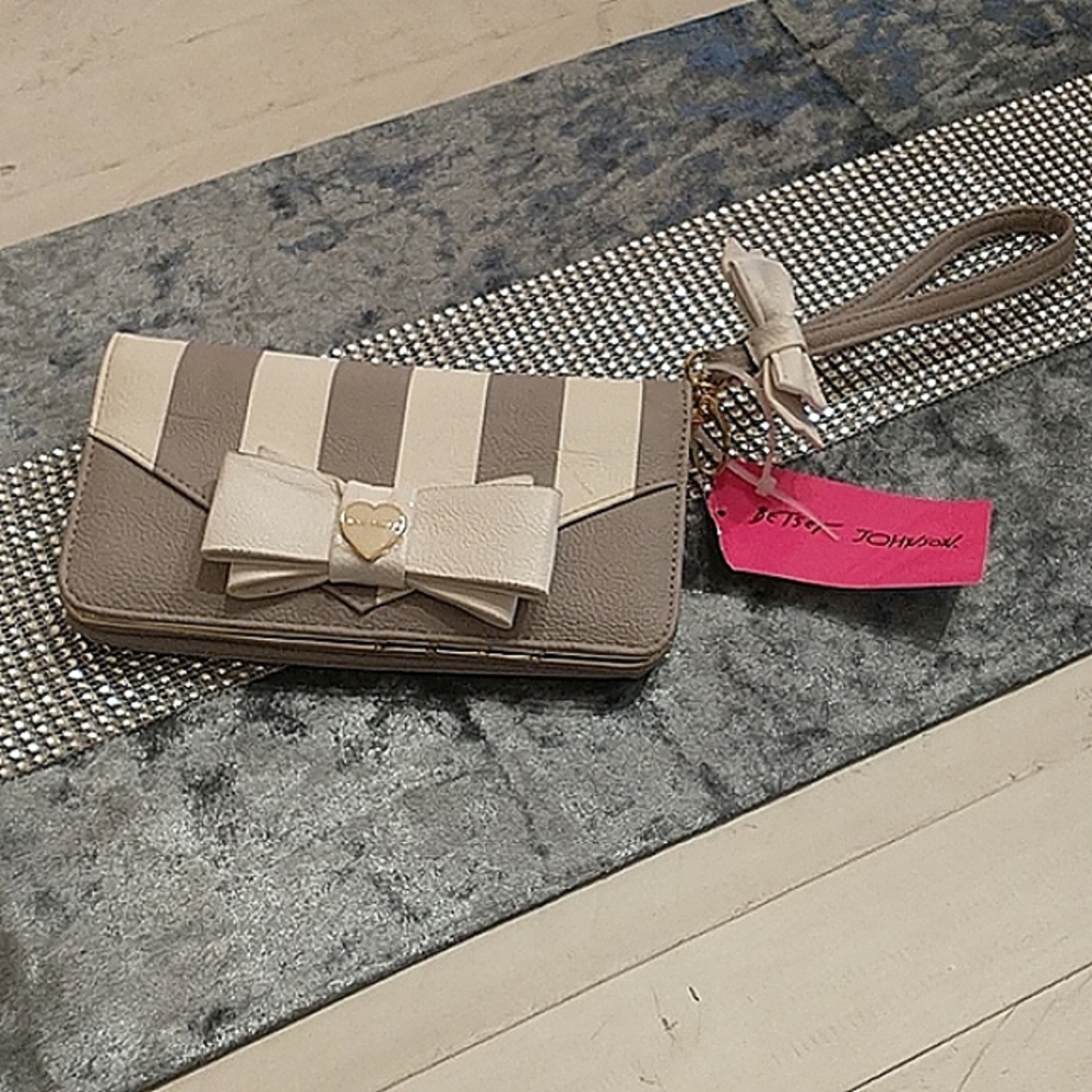 Betsey Johnson Wrislet